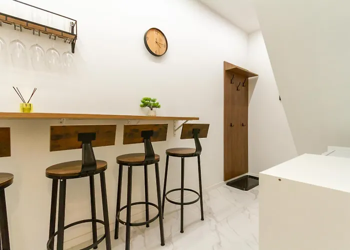 Elisabeth Nest W 2br And Ac By Nw Apartment *